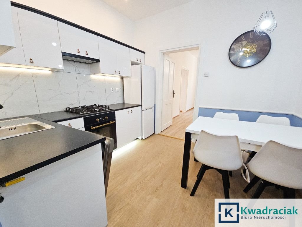 Mieszkanie trzypokojowe na sprzedaż Jasło, Rynek  62m2 Foto 1