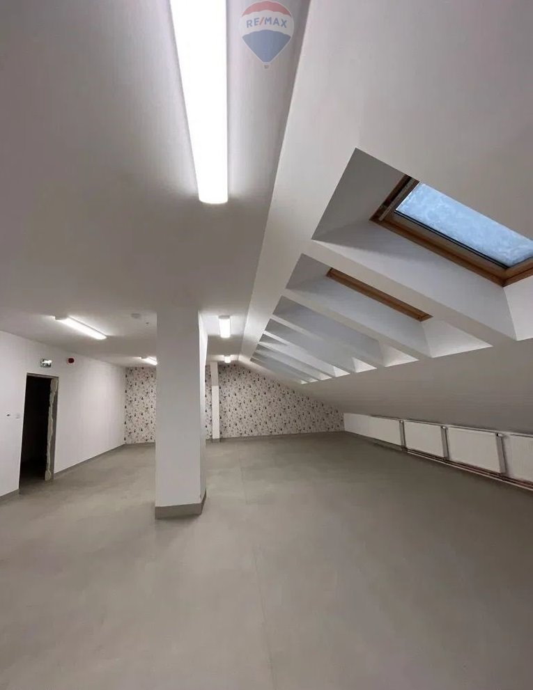 Duży lokal 700 m² w centrum Wisły – idealny pod magazyny i usługi Wisła  700m2 Foto 1