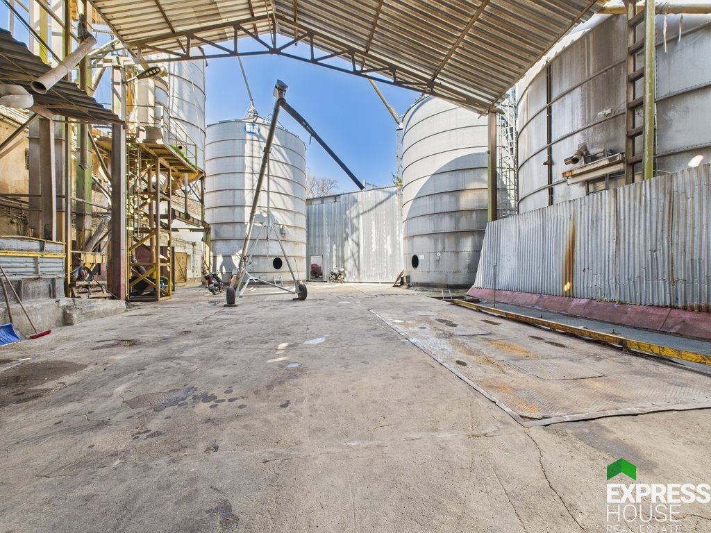 Magazyn rolniczy 1090 m² z silosami i linią technologiczną Strzelce  1 090m2 Foto 1