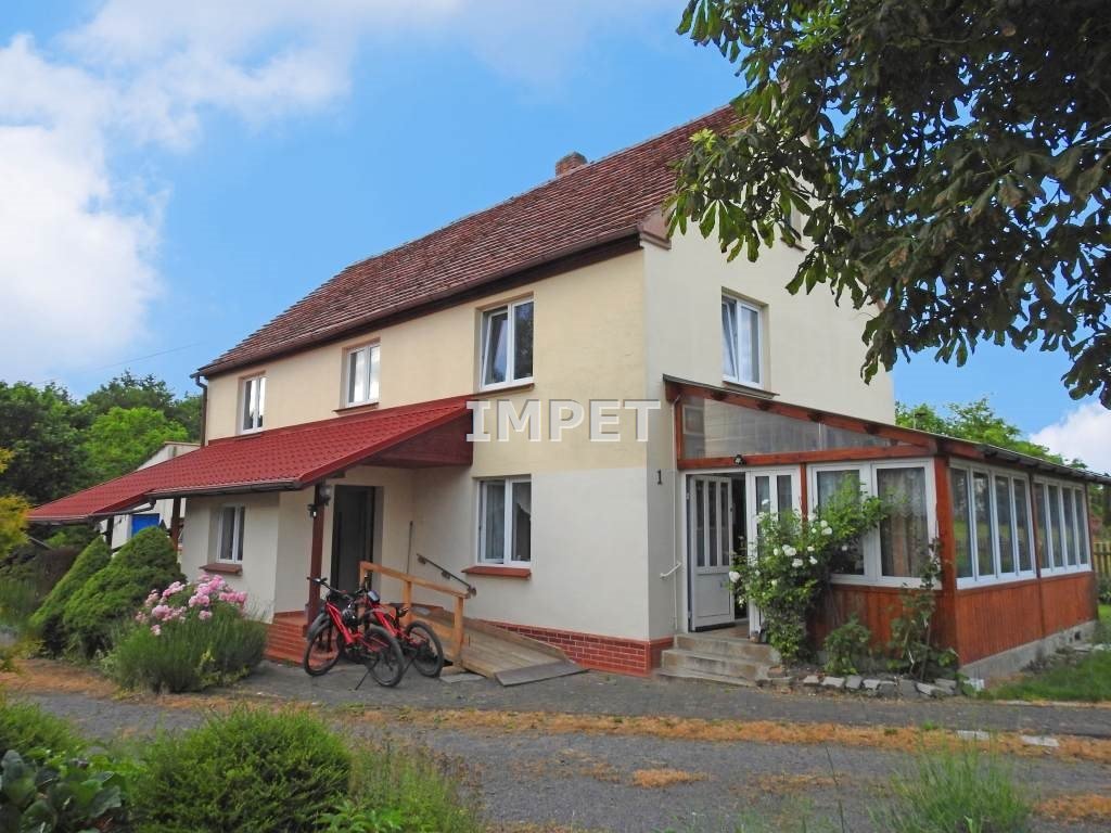 Zapraszam do obejrzenia wolnostojącego domu z garażami i budynkiem gospodarczym Studniska Dolne  160m2 Foto 1