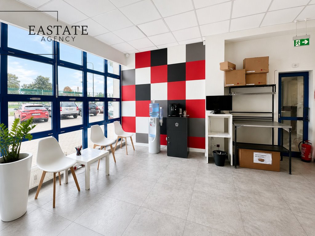 Zapraszam do wynajęcia 124 m² lokalu z dużymi witrynami i bezpośrednim wejściem Legionowo, Jagiellońska  124m2 Foto 1
