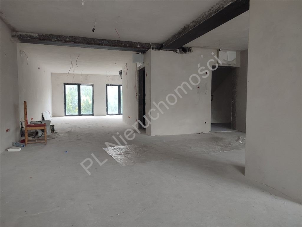 Nowoczesny budynek biurowy 500 m2 z dużymi oknami - stan developerski Warszawa, Ursus  500m2 Foto 1