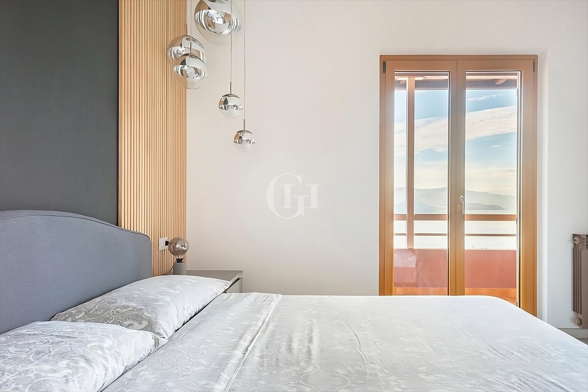 Panoramiczne 42 m² z balkonem i garażem w Riva di Solto polecam Włochy, Bergamo  76m2 Foto 1