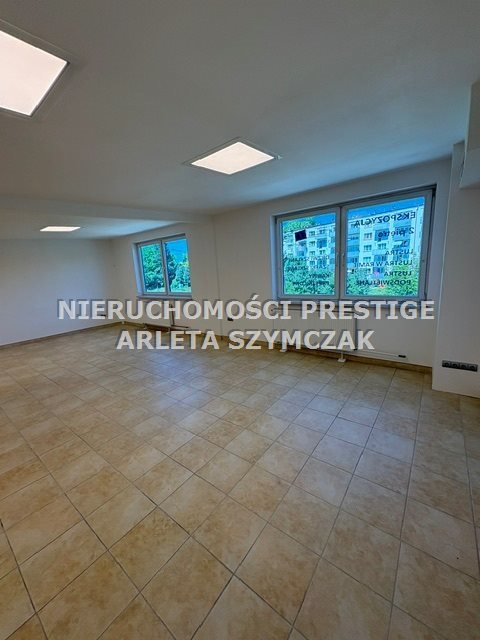 Przestronny lokal 60 m² z możliwością adaptacji na mieszkanie Jastrzębie-Zdrój, Osiedle Arki Bożka, Podhalańska  66m2 Foto 1
