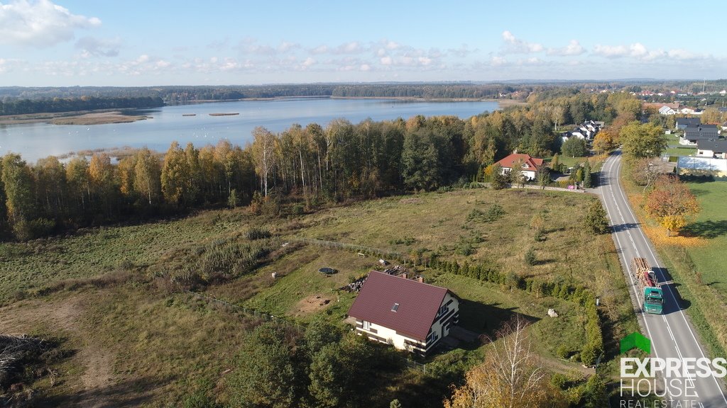 Dom nad jeziorem z dużym terenem i własną linią brzegową Woszczele  150m2 Foto 1
