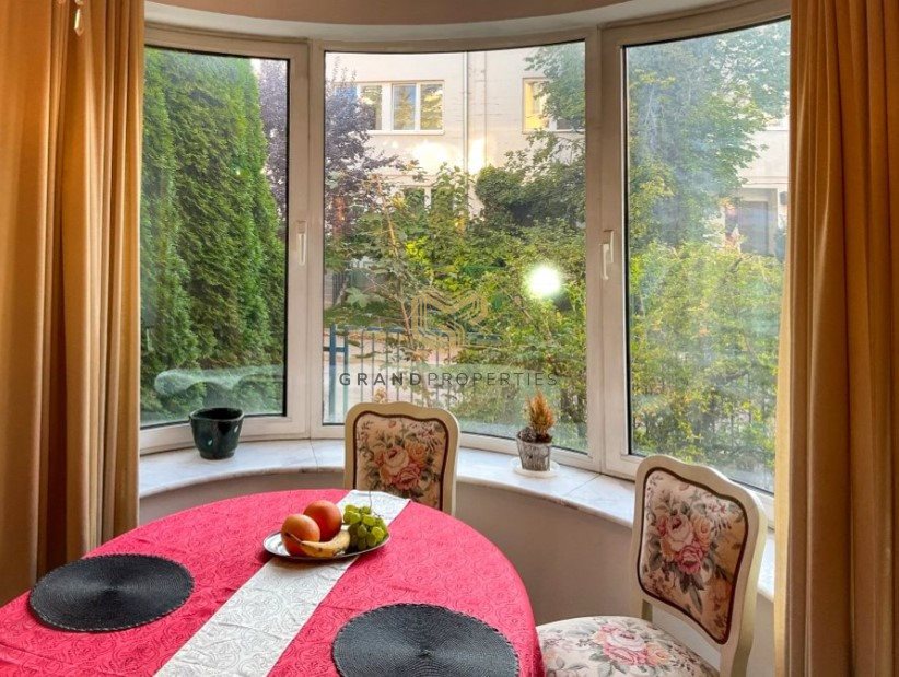 Przestronny dom z 2005 r. z studio i ogrodem na Mokotowie Warszawa, Mokotów Wyględów  242m2 Foto 1