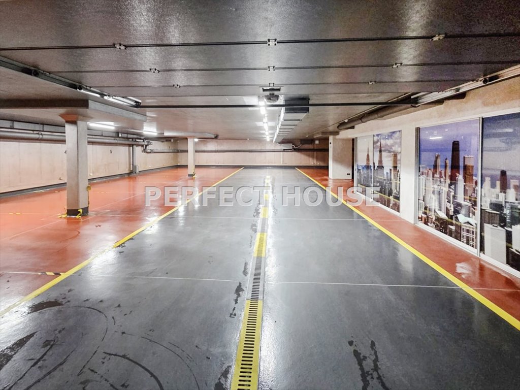Wynajem garażu 300 m2 z zapleczem i miejscami parkingowymi Poznań, Naramowice  300m2 Foto 1