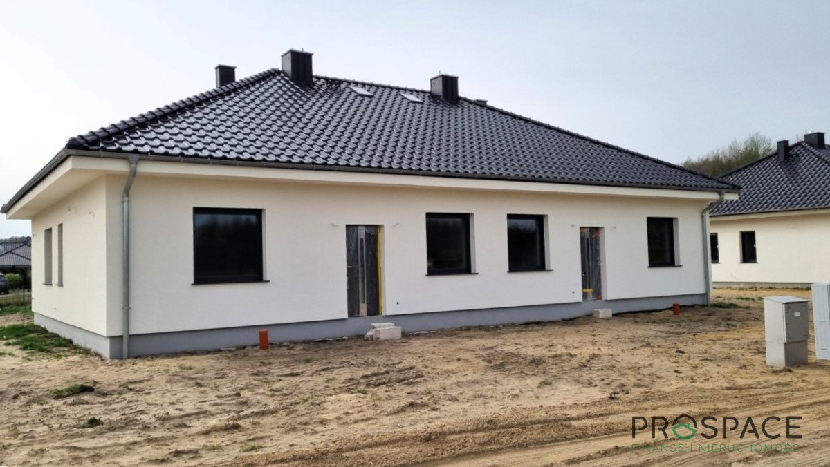 Na sprzedaż przestronny dom bliźniaczy 86,5 m² z ogrodem w Płotach Płoty  87m2 Foto 1