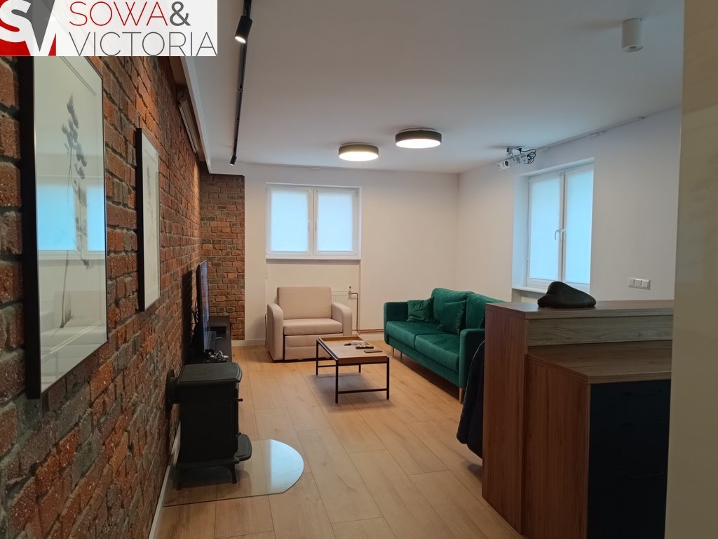 Klimatyczna kawalerka po remoncie z kominkiem i pełnym wyposażeniem Wałbrzych, Biały Kamień  31m2 Foto 1