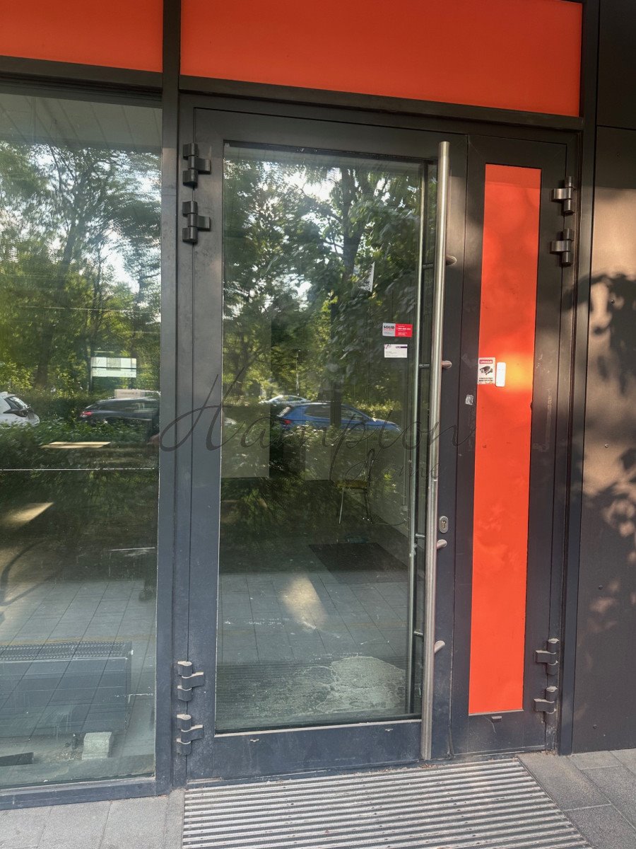 Lokal usługowy na Mokotowie z dużą witryną i nowoczesnym designem Warszawa, Mokotów, Białej Floty  169m2 Foto 1