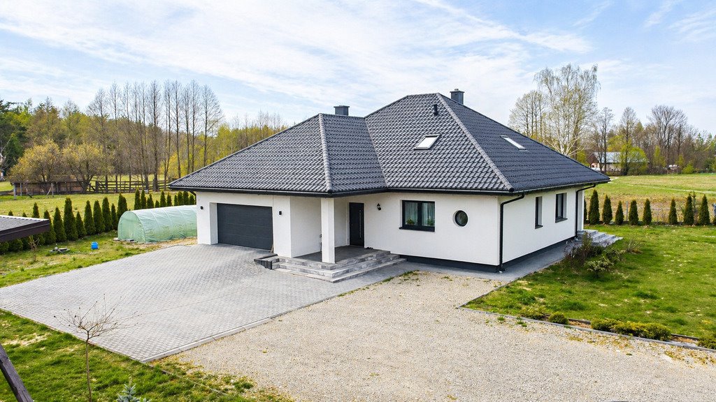Przestronny dom 140 m² z garażem i dużą działką 17 arów Kolbuszowa  198m2 Foto 1