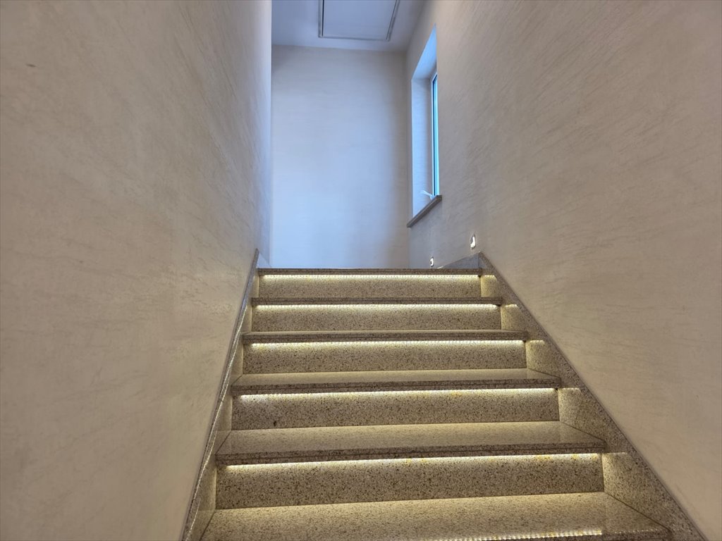 Nowoczesny lokal 100 m² na Tysiącleciu – gotowy do wynajęcia Częstochowa, Tysiąclecie  100m2 Foto 1