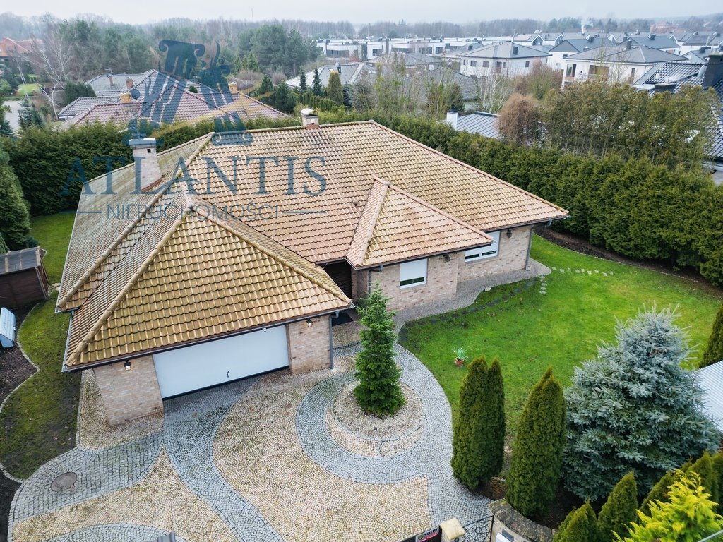 Przestronny dom 270 m2 z garażem i panelami fotowoltaicznymi Niemcz  270m2 Foto 1