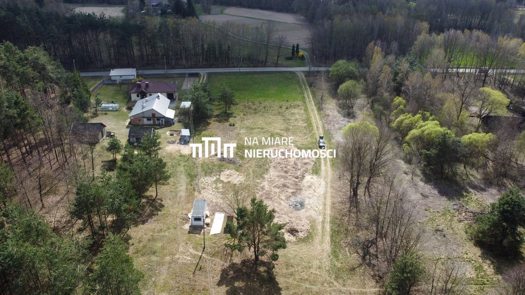 Malownicza działka 14 ar z warunkami zabudowy w Hucie Przedborskiej Huta Przedborska  1 400m2 Foto 1