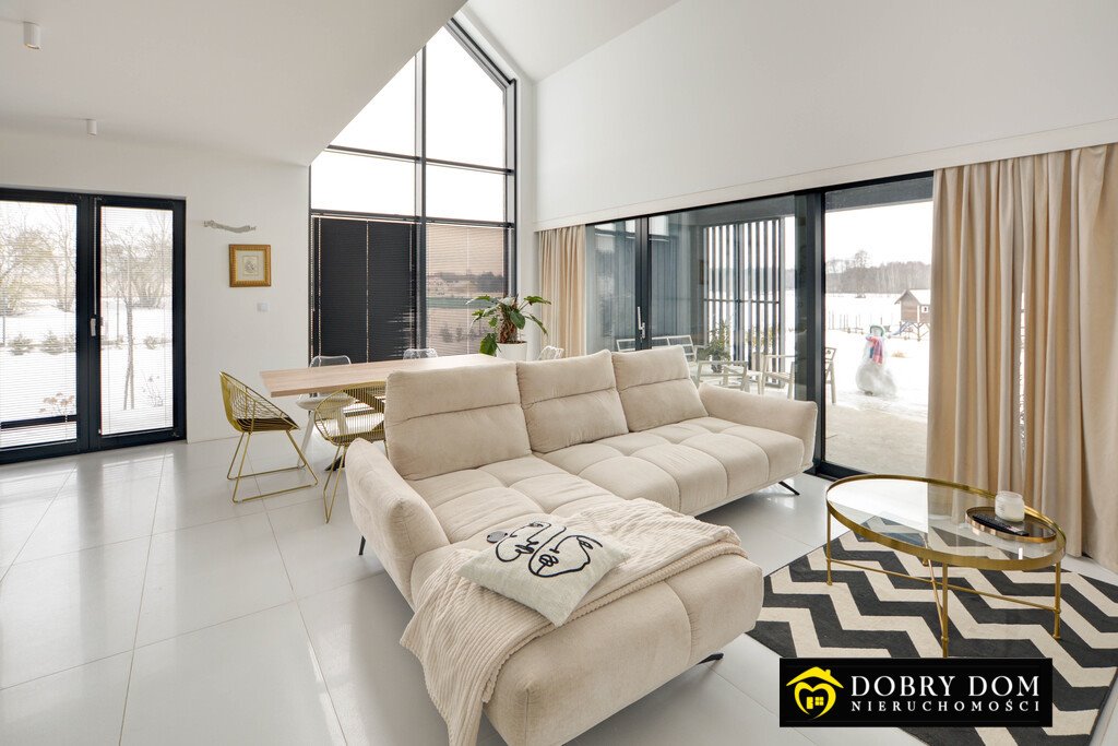 Przestronny dom 187m² z dużą działką i nowoczesnym wykończeniem Dobrzyjałowo  187m2 Foto 1