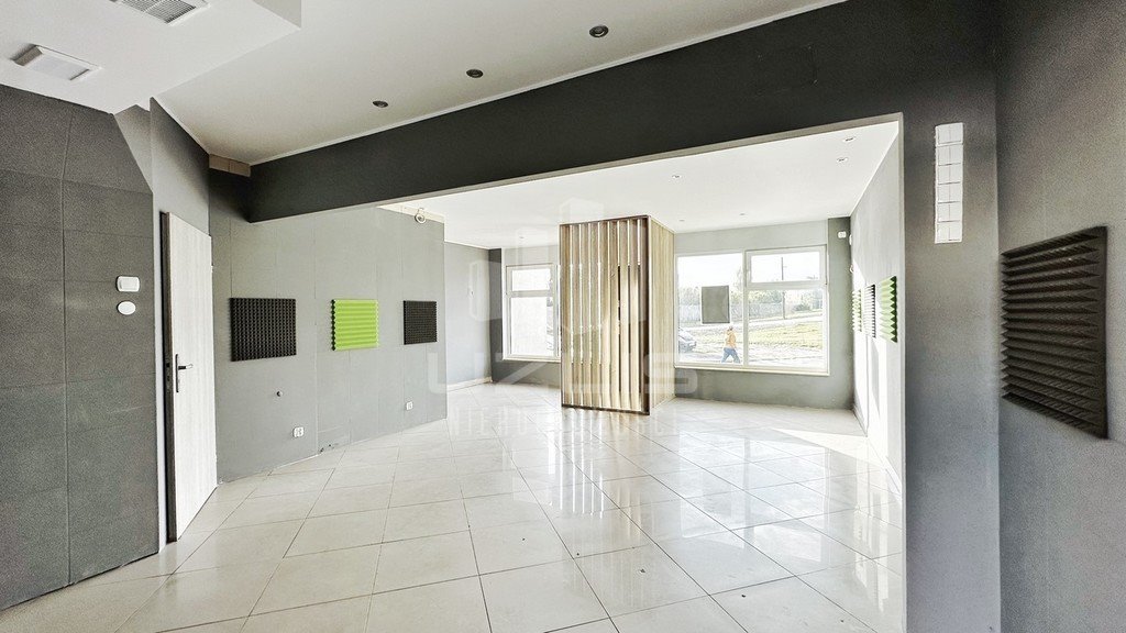 Przestronny lokal 42 m² z dwoma wejściami i zapleczem sanitarno–biurowym Pelplin, Limanowskiego  42m2 Foto 1