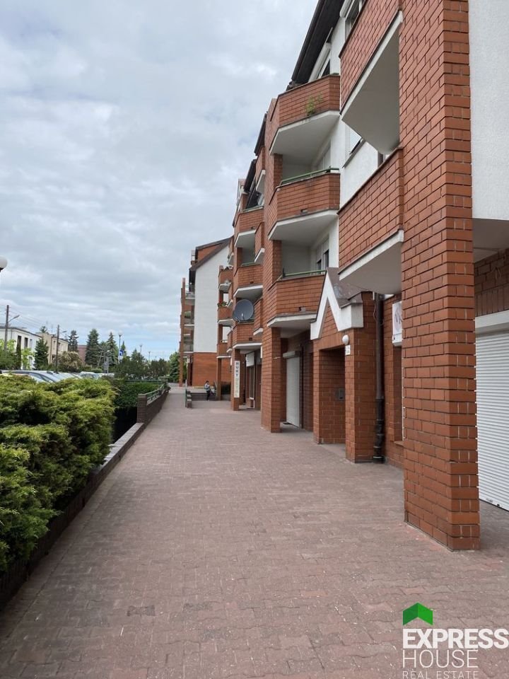 Atrakcyjny lokal usługowy 32 m² z witryną na Winogradach Poznań, os. Na Murawie  32m2 Foto 1