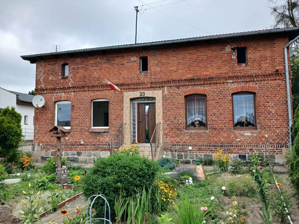 Ceglasty dom 4 mieszkań z garażami w Osiach - atrakcyjna oferta Osie  100m2 Foto 1