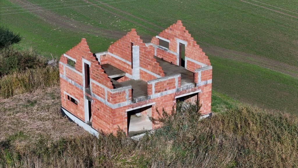 Dom na sprzedaż Jezierzany  212m2 Foto 1