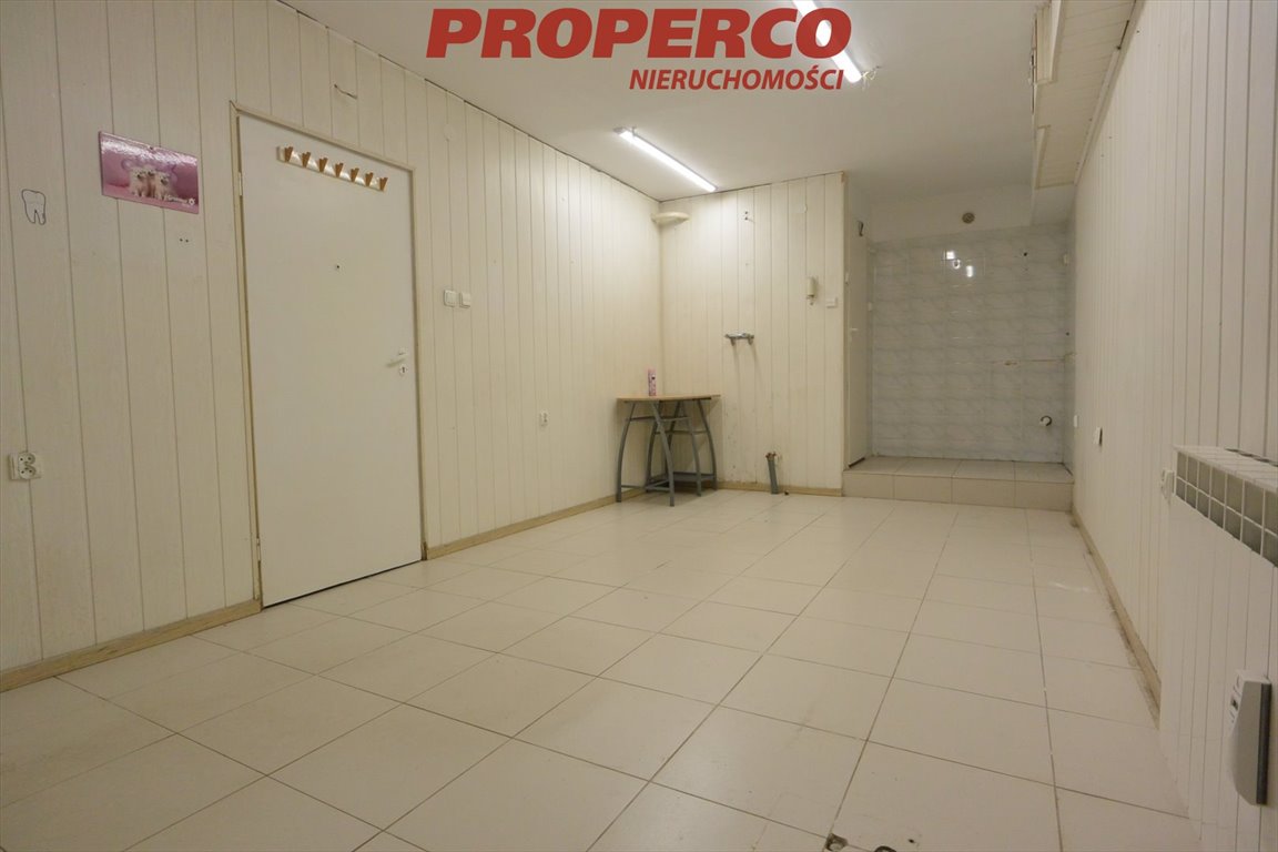 Lokal 34 m² z witrynami, dostęp od ulicy, aranżacja Kielce, os. Jagiellońskie  34m2 Foto 1