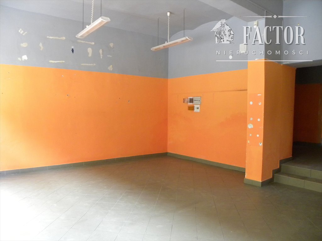 Lokal handlowo-usługowy z dużymi witrynami, centrum Gorlic Gorlice  104m2 Foto 1