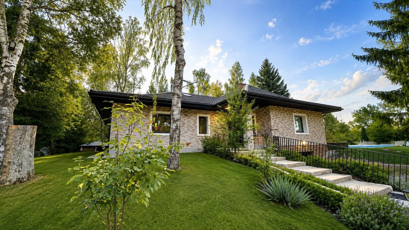 Dom wolnostojący z basenem - 176 m² w Lesznowoli Lesznowola  243m2 Foto 1