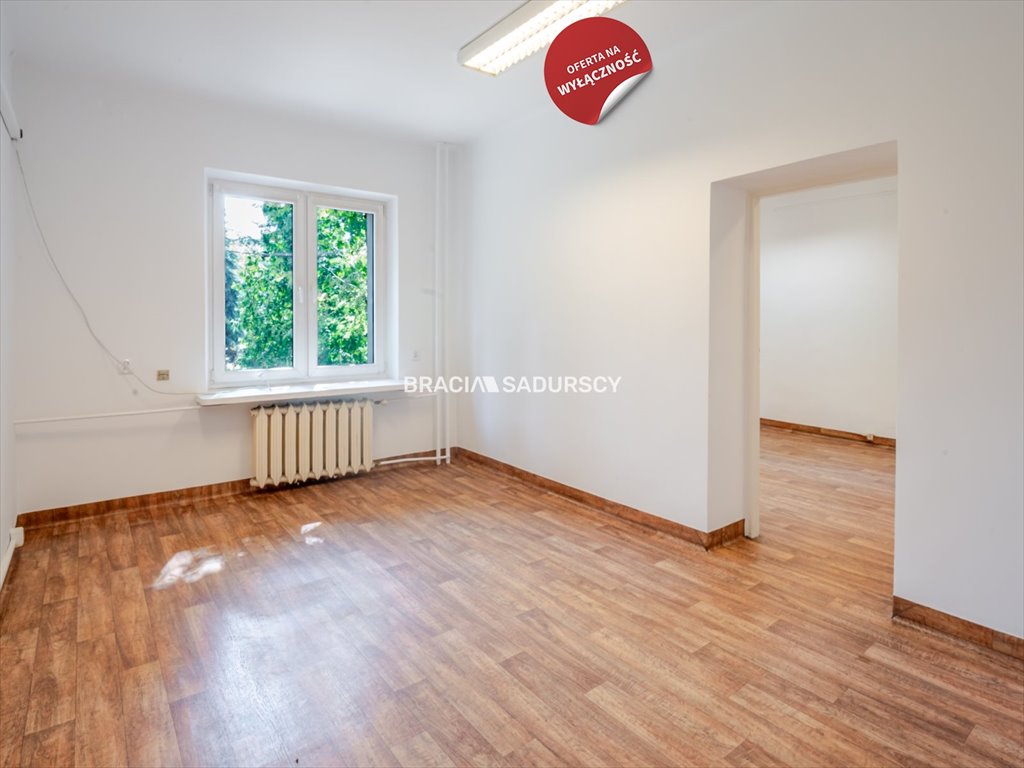 Przestronne biuro 134 m² z 6 pokojami - parking i monitoring Kraków, Wzgórza Krzesławickie, Mrozowa  134m2 Foto 1