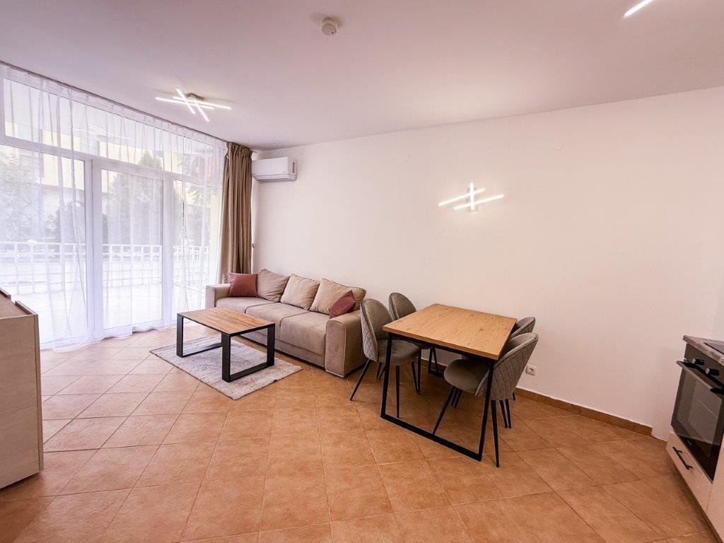 Odnowiony apartament z dużym tarasem w Barco Del Sol Bułgaria, Sunny Beach, Barco Del Sol  65m2 Foto 1