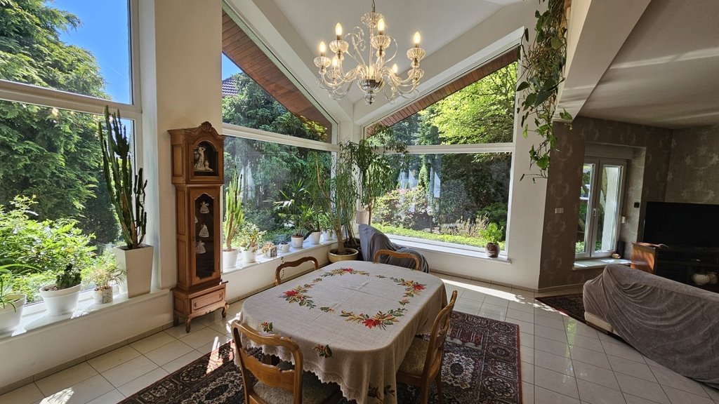 Ekskluzywny dom z panoramicznymi oknami i ogrodem 25-letnim Bezrzecze  320m2 Foto 1