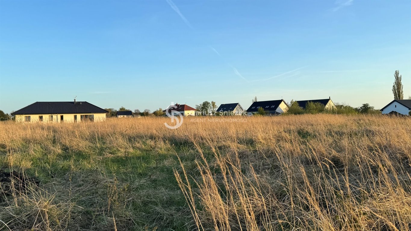 Działka 1170m² z warunkami zabudowy i własnym ujęciem wody Bobolin  1 170m2 Foto 1