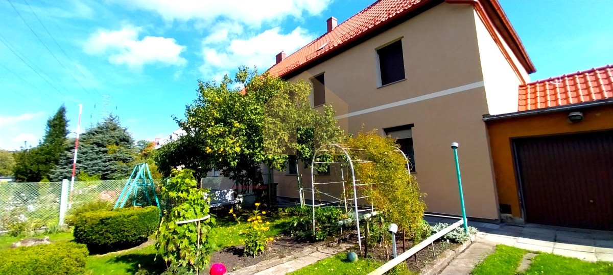 Do sprzedania przestronne mieszkanie 77 m² z ogródkiem i dwoma garażami Wałbrzych, Biały Kamień  77m2 Foto 1