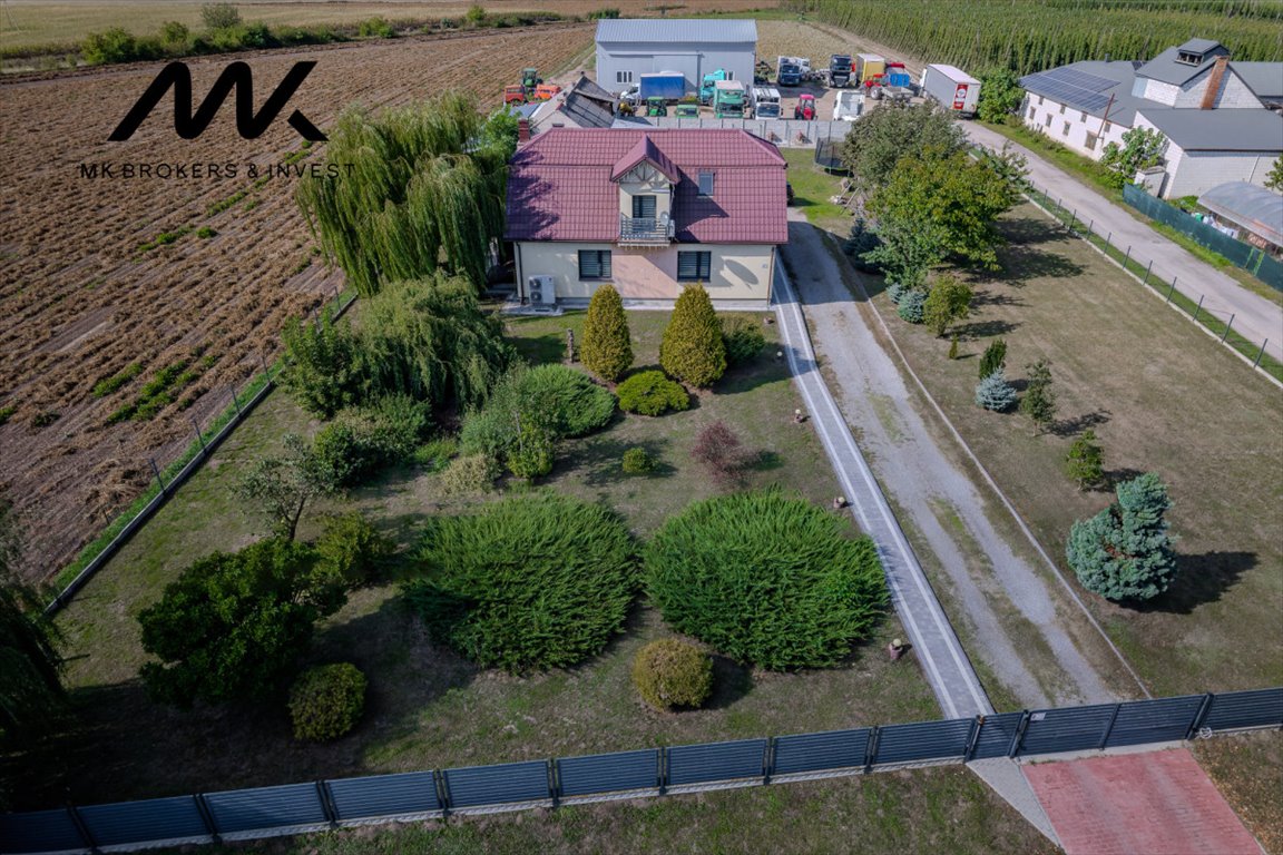 Na sprzedaż przestronny dom 230 m² z nowoczesnym wyposażeniem Wiszniów  230m2 Foto 1