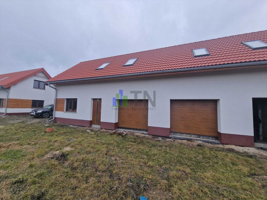 Polecam dom bliźniak w stanie surowym z garażem i dużym potencjałem Jelcz-Laskowice  89m2 Foto 1
