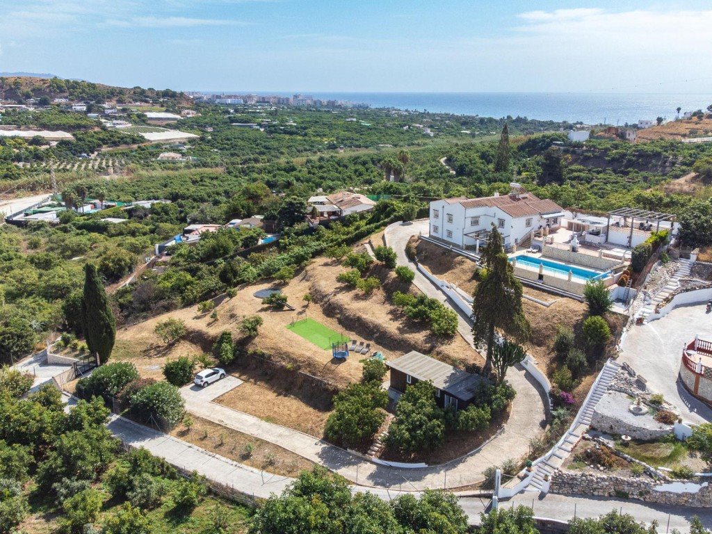 Dom z basenem i widokami, 6 pokoi, 315 m2 Hiszpania, Nerja  315m2 Foto 1