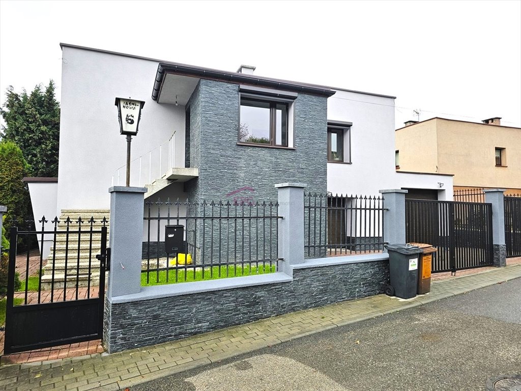 Wyremontowany dom z ogrodem i dwoma wejściami — idealny dla rodziny lub działalności Świętochłowice, Chropaczów, Jaśminowa  220m2 Foto 1