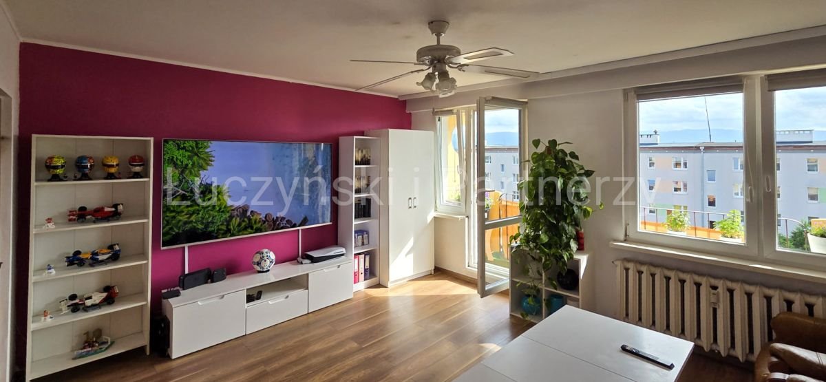 Polecam funkcjonalne 3-pokojowe mieszkanie 63 m² w Jeleniej Górze Jelenia Góra  63m2 Foto 1