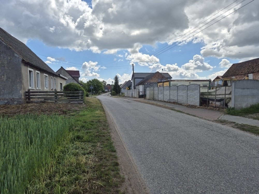 Do sprzedania działka budowlana z mediami i budynkami w Parsowie Parsów  3 309m2 Foto 1