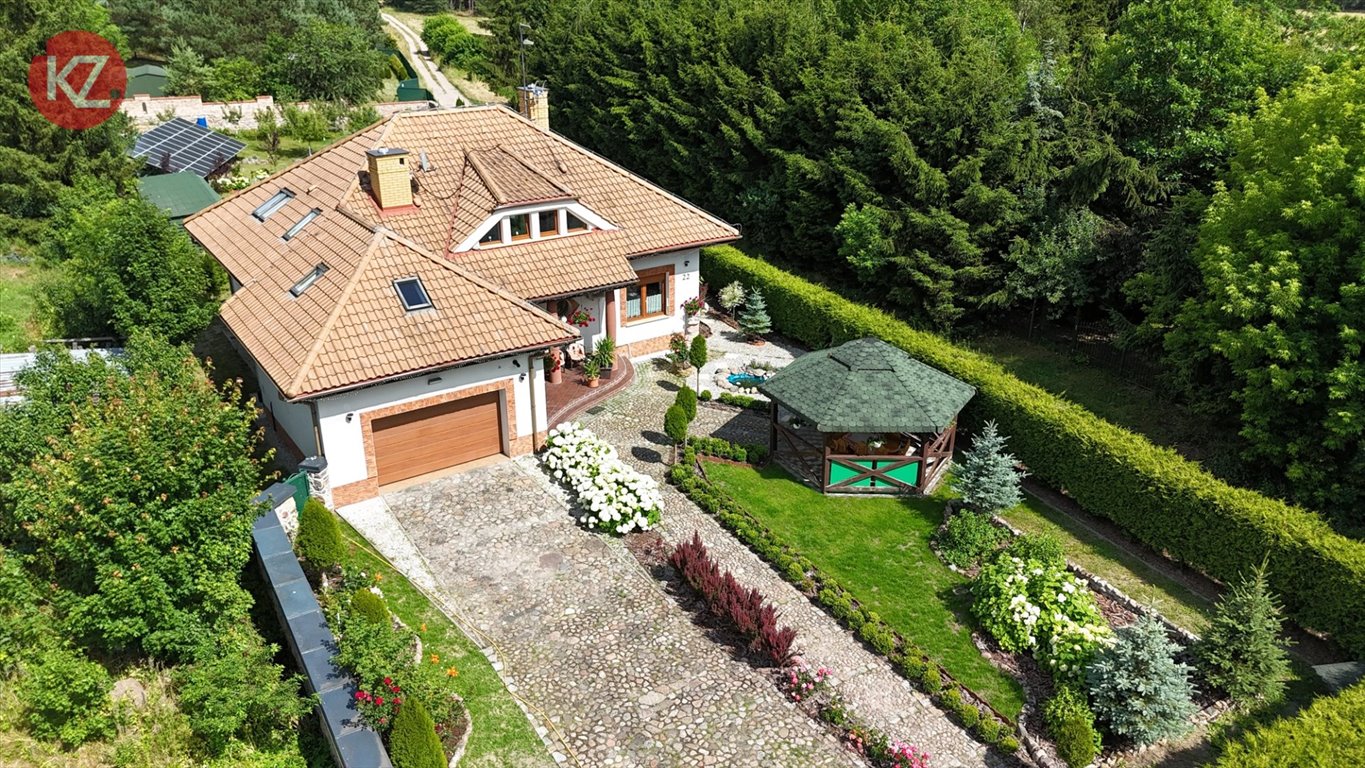 Komfortowy dom wolnostojący z garażem i pięknym ogrodem Zabrodzie  224m2 Foto 1