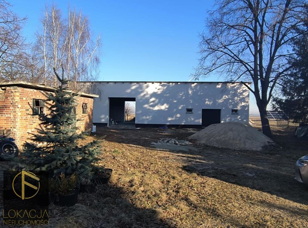 Atrakcyjny obiekt z halą 250 m² i domem 105 m² na sprzedaż Brzozowiec  250m2 Foto 1