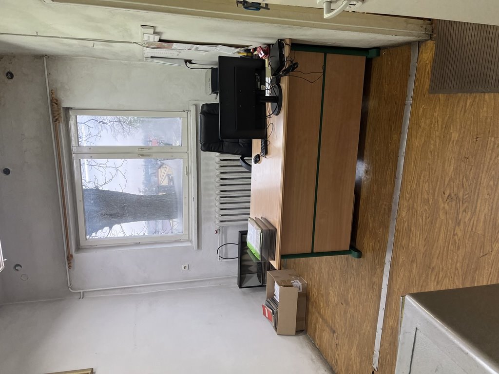 Biuro 80 m² z parkingiem i monitoringiem, gotowe do odświeżenia Marki  80m2 Foto 1