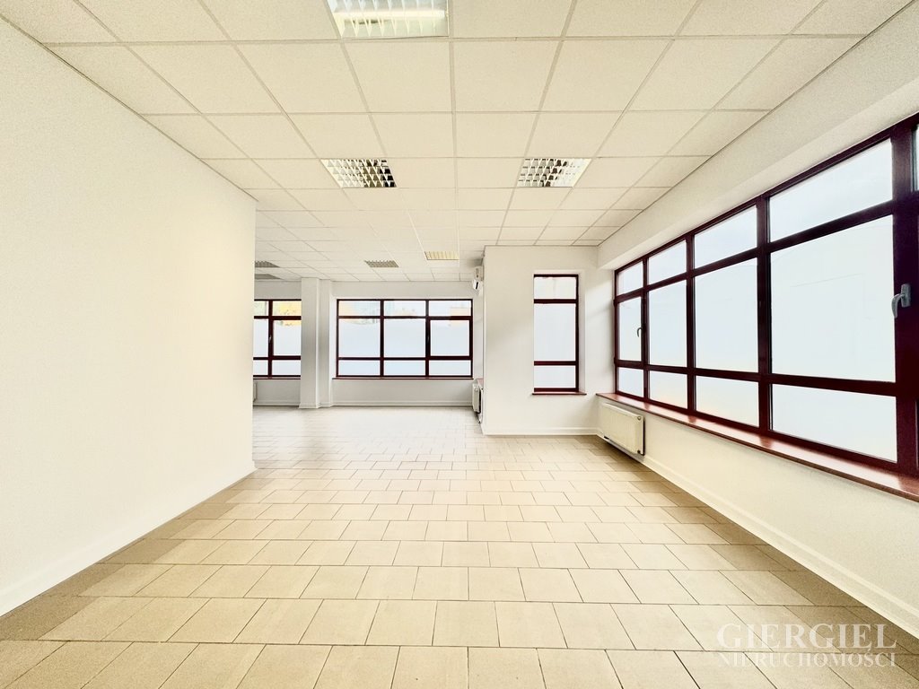 Lokal użytkowy 115,5 m² z dużymi oknami i dwoma wejściami polecam Rzeszów  116m2 Foto 1