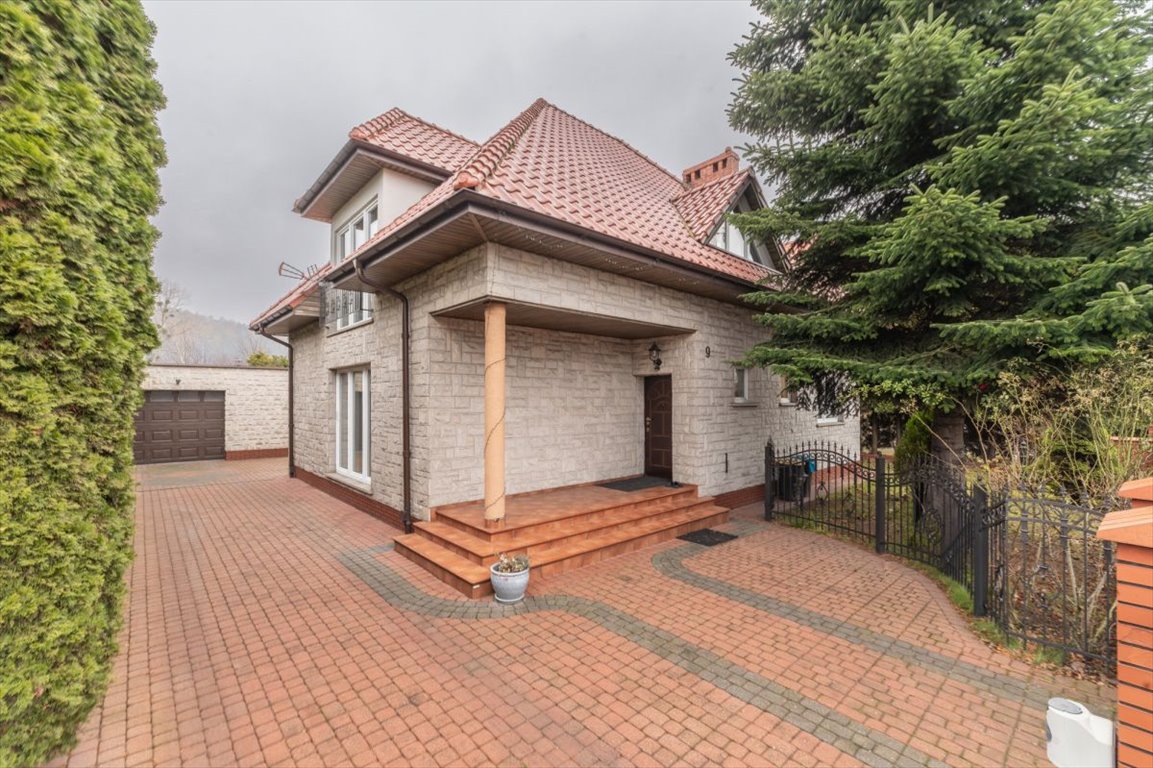 Komfortowy dom 146 m² z garażem i tarasem dla rodziny Reda, Obwodowa  146m2 Foto 1