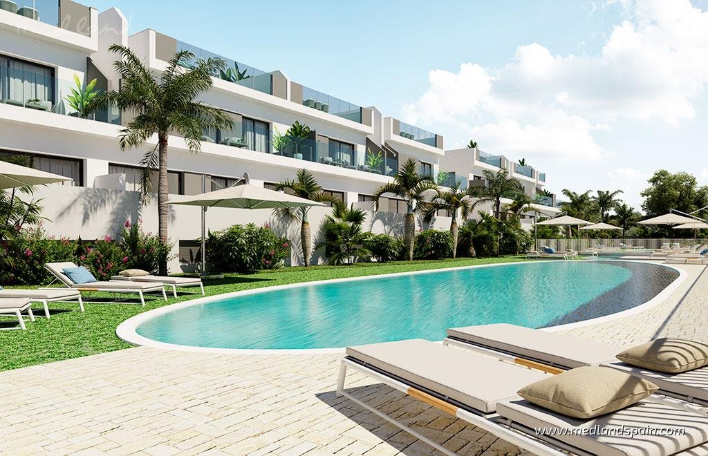 Mieszkanie dwupokojowe na sprzedaż Hiszpania, Torrevieja  75m2 Foto 1