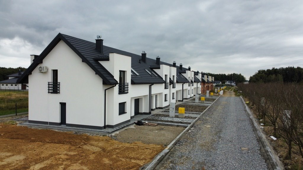 Przestronny dom skrajny z ogrodem i garażem w Głogowie Małopolskim Głogów Małopolski, Wygoda  114m2 Foto 1