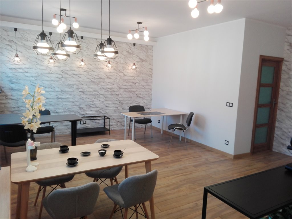 Zapraszam do obejrzenia nowoczesnego lokalu biurowego 52 m² w centrum Pabianic Pabianice, Centrum, Zamkowa  53m2 Foto 1
