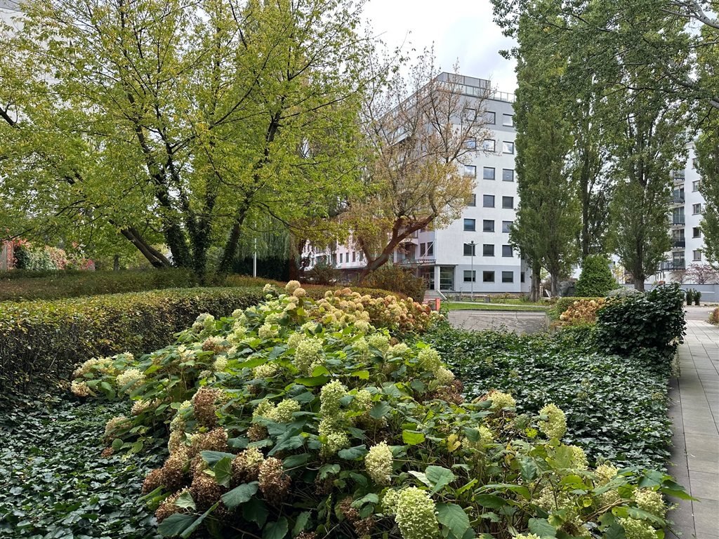 Nowoczesne biuro 955 m² w Warszawie z miejscami parkingowymi. Warszawa, Śródmieście  955m2 Foto 1