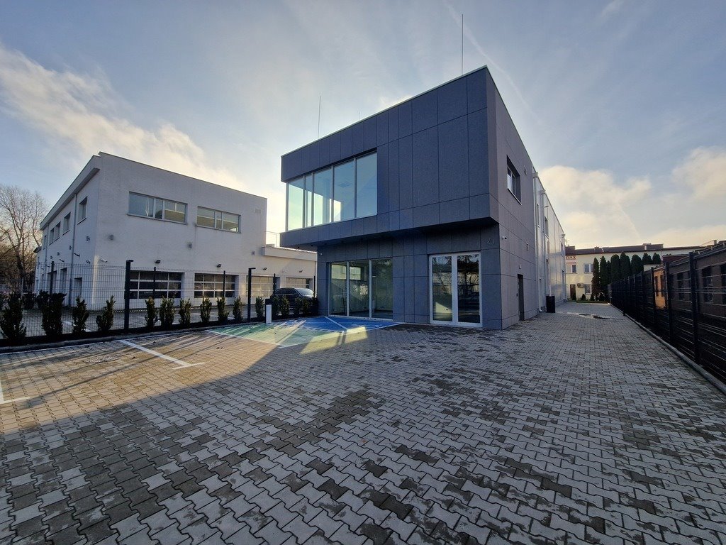 Nowoczesny magazyn i biuro 773 m² z placem w Bielanach Warszawa, Bielany  773m2 Foto 1