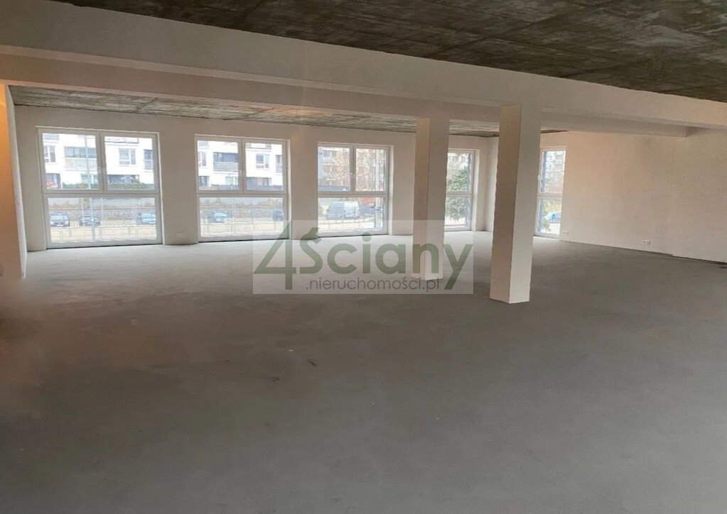 Nowoczesny lokal 173 m² na Targówku z dużą witryną Warszawa, Targówek  173m2 Foto 1