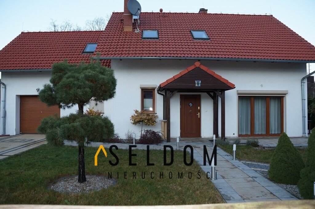 Zadbany dom wolnostojący 157 m2 z garażem i ogródkiem Mysłakowice  157m2 Foto 1