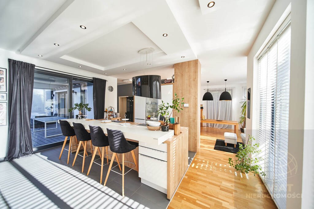 Przestronny dom 437 m² z niezależnym mieszkaniem i garażem Dobra  437m2 Foto 1